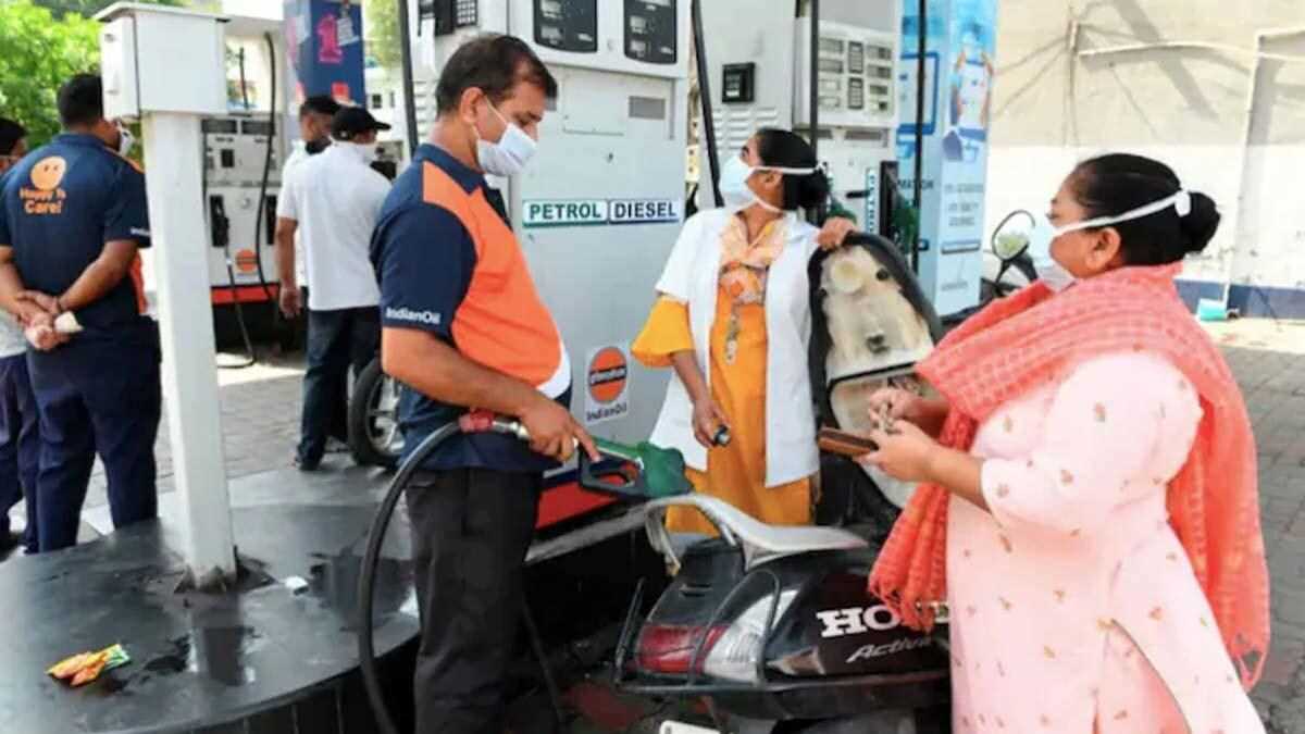 कर्नाटक में पेट्रोल-डीजल के दाम बढ़ने पर लोगों ने जताई नाखुशी